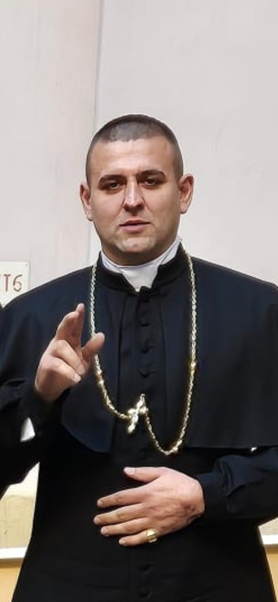 Center photo